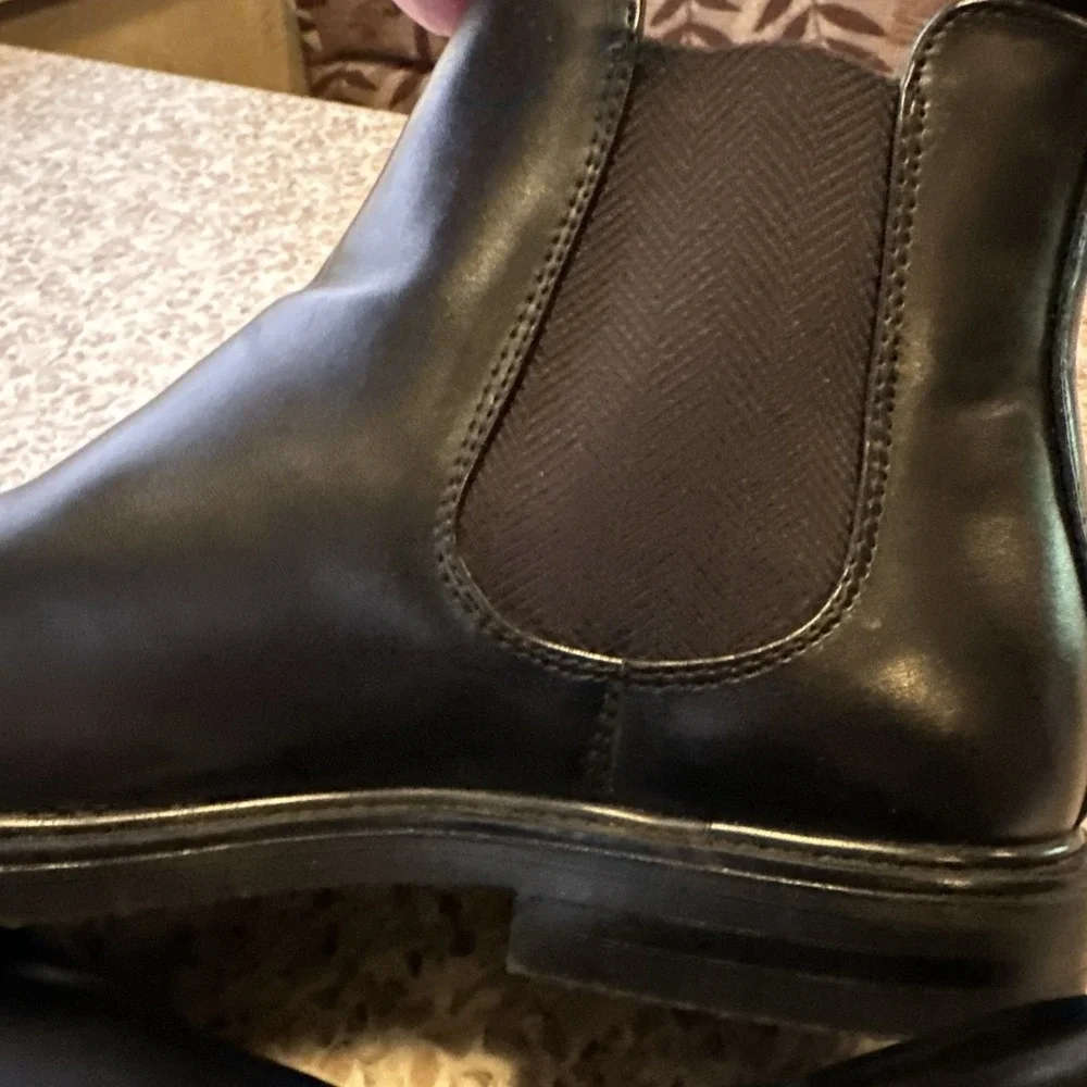 Kenneth Cole Unlisted Peyton Chelsea Boots Mens 10 Black Ankle Pull On Boot